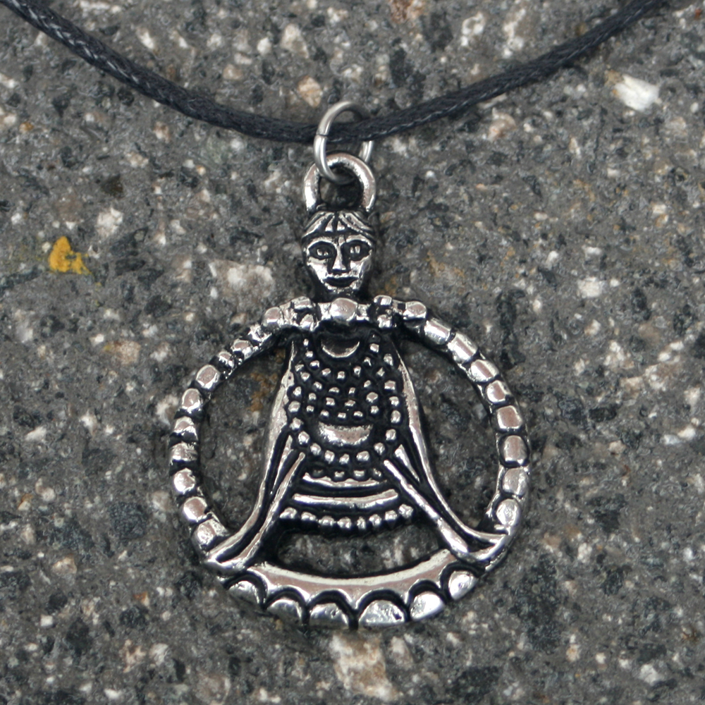 MM: Freya pendant with Garnet